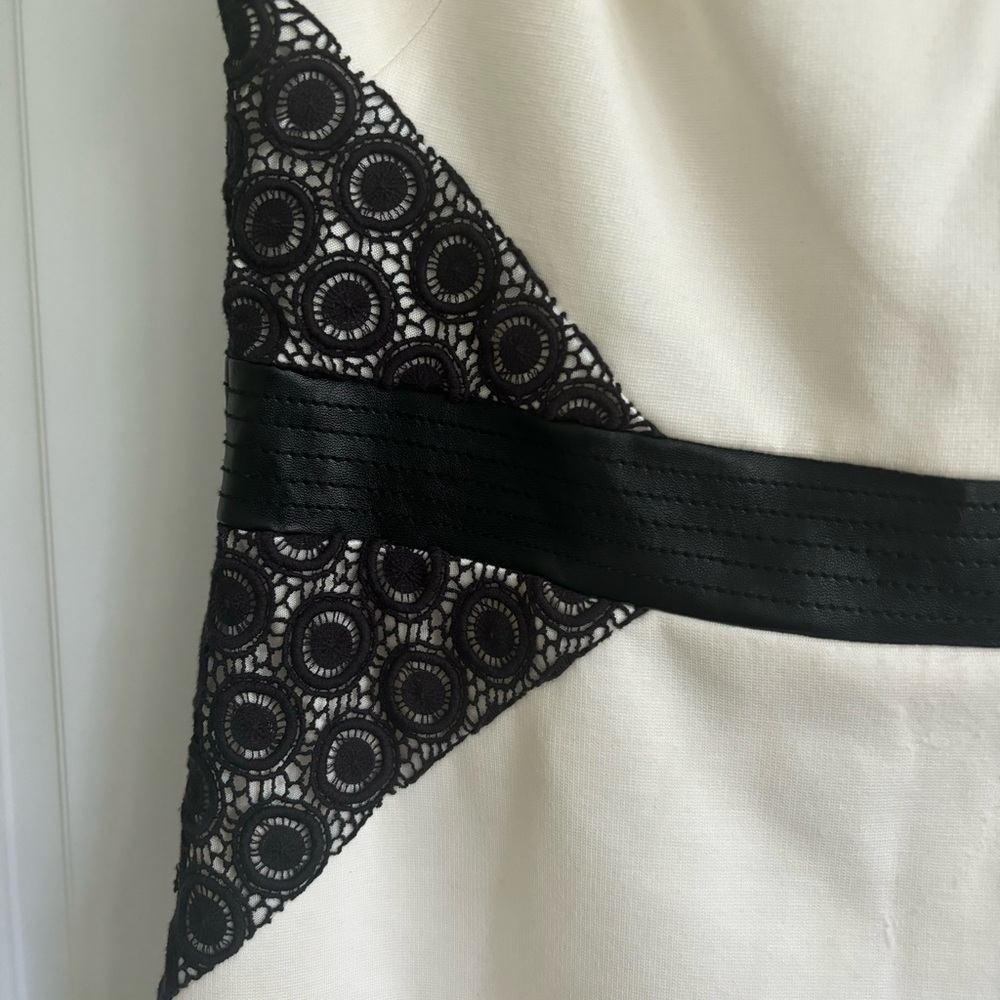 ❤️2/$15 or 3/$21❤️ NWT Laundry by Shelli Segal Ivory/Black Lace Dress, Size 6 - Picture 7 of 13